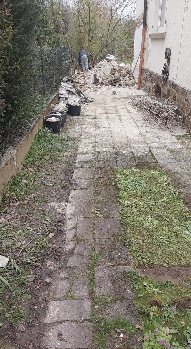 Rückbau des Garagenanbaus entlang des Wohnhauses