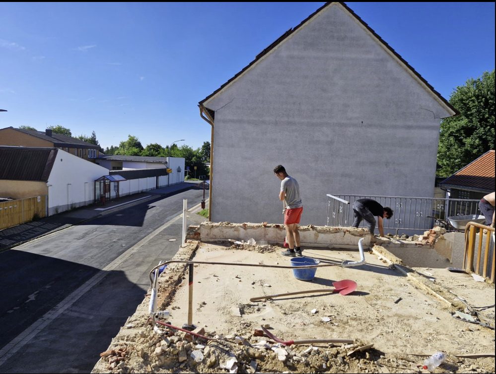 Teilrückbau der Scheune an der Straße